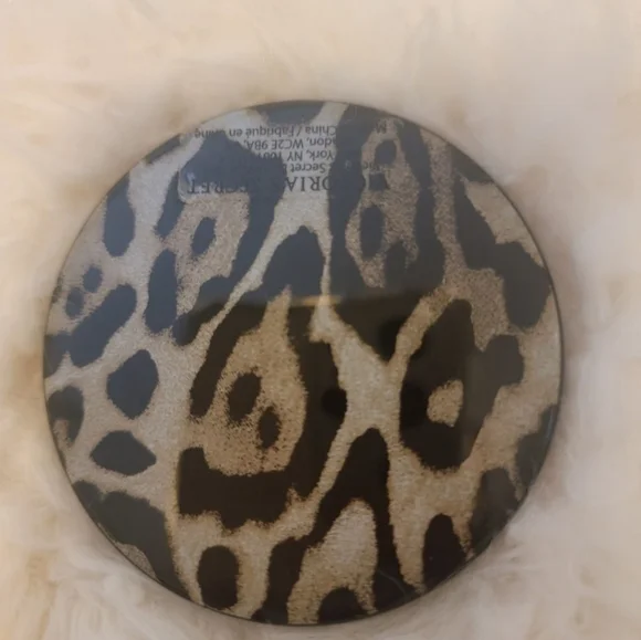 Victoria's Secret Cheetah Print Compact Beauty Makeup Mirror pattern leopard - Picture 2 of 5